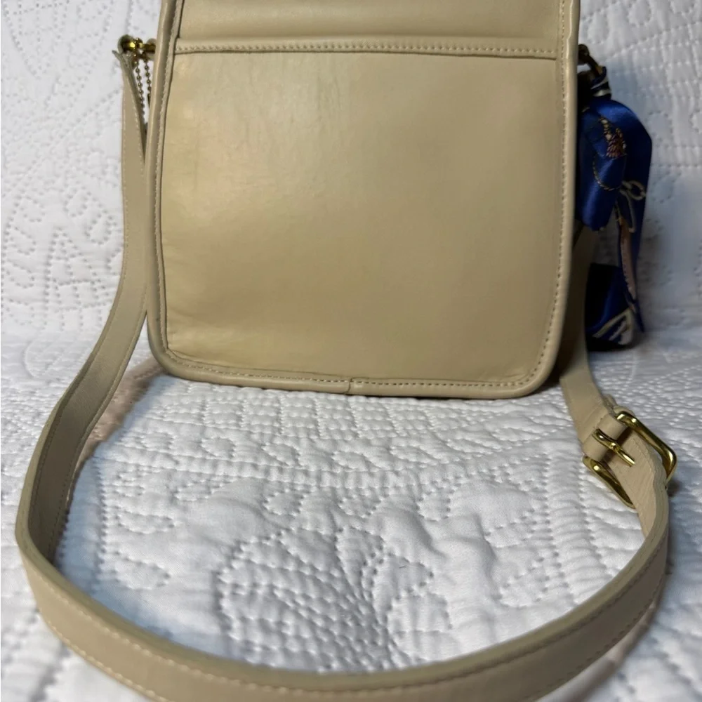 Vintage Coach Companion Flap 9076 USA Made Bone Leather Shoulder Crossbody
